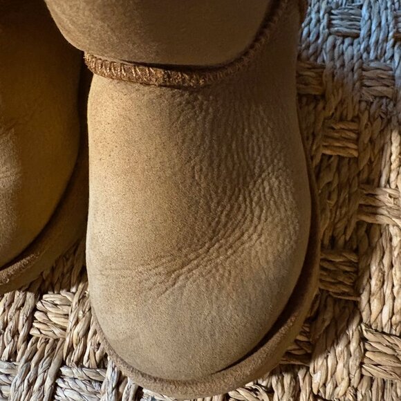 UGG Toddler's Classic Boot in Chestnut - Picture 10 of 10